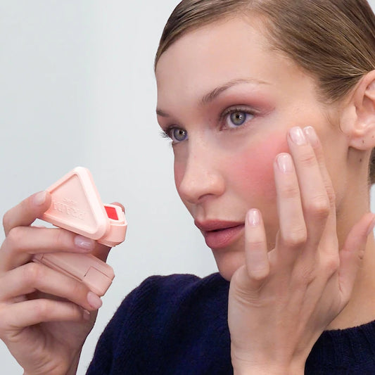 Prada Touch Cream-To-Powder Soft Blur Longwear Blush tono P72 Dahlia - Nude pink